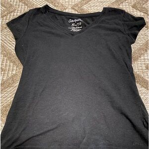 aeropostale black vneck shirt